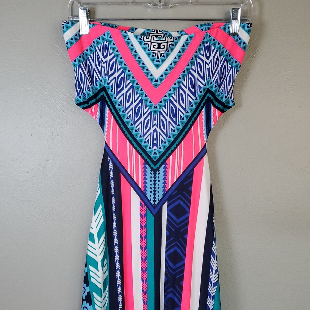 Sevengate Strapless Dress with Pink and Blue Geometric Design. Open Back, Medium